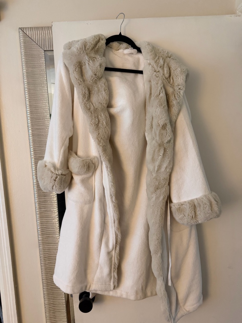 Pottery Barn Cream Faux Fur Trim Robe